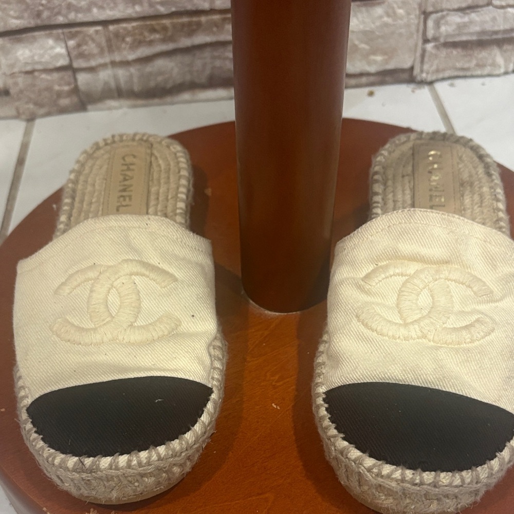 CHANEL Cream Canvas Espadrille Slide with Black Toe